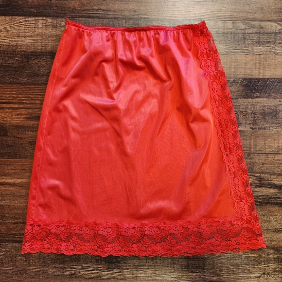 💋Vintage 70s Sexy Red Nylon/Lace Slip🌹 - Picture 1 of 5